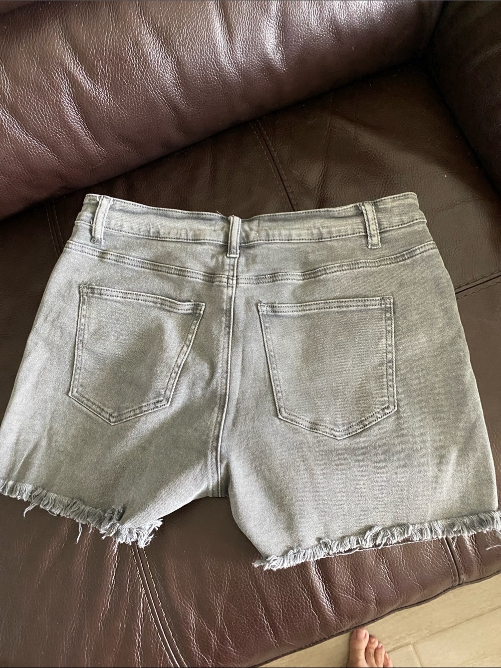 Zenana Women’s Grey Frayed Hem Denim Shorts - Picture 5 of 5
